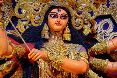 Tanrıça Devi Durga 'nın Idol' ü Kolkata, Batı Bengal, Hindistan 'da bir puja pandalında. Durga Puja, tüm dünyada kutlanan popüler ve büyük bir Hinduizm festivali..