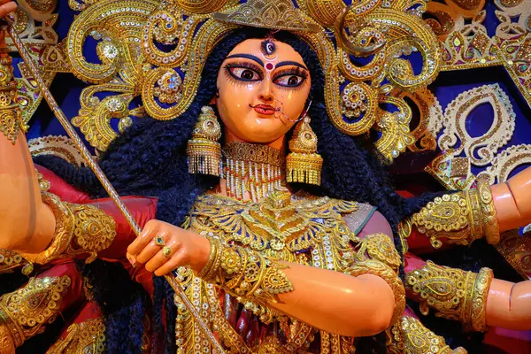 Tanrıça Devi Durga 'nın Idol' ü Kolkata, Batı Bengal, Hindistan 'da bir puja pandalında. Durga Puja, tüm dünyada kutlanan popüler ve büyük bir Hinduizm festivali..
