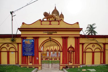 Annapurna Tapınağı 'nın ön kapısı, Hindistan' ın başkenti Titagarh, Barrackpore 'da bulunan ünlü Hindu tapınağı Devi Annapurna, 31 Mayıs 2022