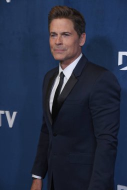Beverly Hills, CA USA - 10 Mart 2024: Rob Lowe Yıldızlarla birlikte DIRECTV Streaming 'e katıldı.