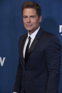 Beverly Hills, CA USA - 10 Mart 2024: Rob Lowe Yıldızlarla birlikte DIRECTV Streaming 'e katıldı.