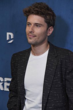 Beverly Hills, CA USA - 10 Mart 2024: Ronen Rubinstein Yıldızlarla birlikte DIRECTV Streaming 'e katıldı.