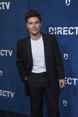 Beverly Hills, CA USA - 10 Mart 2024: Ronen Rubinstein Yıldızlarla birlikte DIRECTV Streaming 'e katıldı.