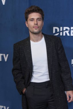 Beverly Hills, CA USA - 10 Mart 2024: Ronen Rubinstein Yıldızlarla birlikte DIRECTV Streaming 'e katıldı.