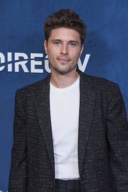 Beverly Hills, CA USA - 10 Mart 2024: Ronen Rubinstein Yıldızlarla birlikte DIRECTV Streaming 'e katıldı.
