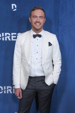 Beverly Hills, CA USA - 10 Mart 2024: Peter Weber Yıldızlarla birlikte DIRECTV Streaming 'e katıldı.