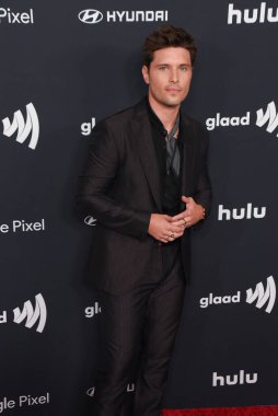 Beverly Hills, CA USA - 14 Mart 2024: Ronen Rubinstein 35. Yıllık GLAAD Ödüllerine katıldı.