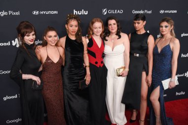Beverly Hills, CA USA - 14 Mart 2024: Sophie Thatcher, Samantha Hanratty, Jasmin Savoy Brown, Liv Hewson, Melanie Lynskey, Courtney Eaton 35..
