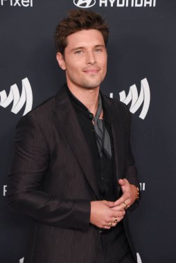 Beverly Hills, CA USA - 14 Mart 2024: Ronen Rubinstein 35. Yıllık GLAAD Ödüllerine katıldı.