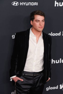 Beverly Hills, CA USA - 14 Mart 2024: Brooks Marks 35. Yıllık GLAAD Ödüllerine katıldı.