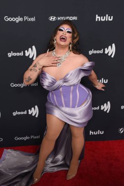 Beverly Hills, CA USA - 14 Mart 2024: Salina EsTitties 35. Yıllık GLAAD Ödüllerine katıldı.