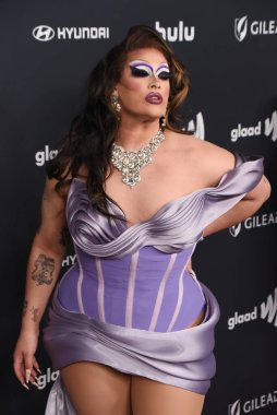 Beverly Hills, CA USA - 14 Mart 2024: Salina EsTitties 35. Yıllık GLAAD Ödüllerine katıldı.