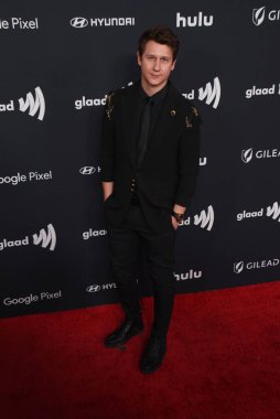 Beverly Hills, CA USA - 14 Mart 2024: Colby Cote 35. Yıllık GLAAD Ödüllerine katıldı.