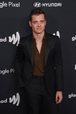 Beverly Hills, CA USA - 14 Mart 2024: Robbie Rogers 35. Yıllık GLAAD Ödüllerine katıldı.