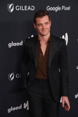 Beverly Hills, CA USA - 14 Mart 2024: Robbie Rogers 35. Yıllık GLAAD Ödüllerine katıldı.