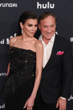 Beverly Hills, CA USA - 14 Mart 2024: Heather Dubrow, Terry Dubrow 35. Yıllık GLAAD Ödüllerine katıldı.