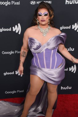 Beverly Hills, CA USA - 14 Mart 2024: Salina EsTitties 35. Yıllık GLAAD Ödüllerine katıldı.