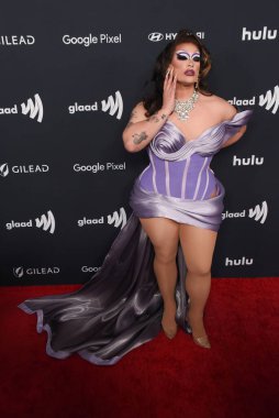 Beverly Hills, CA USA - 14 Mart 2024: Salina EsTitties 35. Yıllık GLAAD Ödüllerine katıldı.