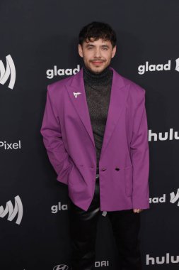 Beverly Hills, CA USA - 14 Mart 2024: David Archuleta 35. Yıllık GLAAD Ödüllerine katıldı.