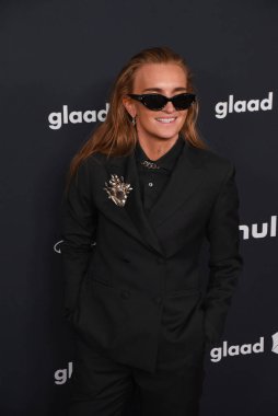 Beverly Hills, CA USA - 14 Mart 2024: G Flip 35. Yıllık GLAAD Ödüllerine katıldı.