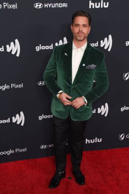 Beverly Hills, CA USA - 14 Mart 2024: Karl Schmid 35. Yıllık GLAAD Ödüllerine katıldı.