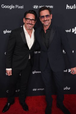 Beverly Hills, CA USA - 14 Mart 2024: Lawrence Zarian, Gregory Zarian 35. Yıllık GLAAD Ödüllerine katıldı.