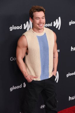 Beverly Hills, CA USA - 14 Mart 2024: Colton Tran 35. Yıllık GLAAD Ödüllerine katıldı.
