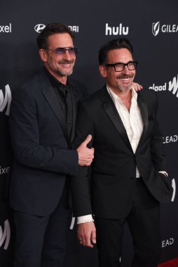 Beverly Hills, CA USA - 14 Mart 2024: Lawrence Zarian, Gregory Zarian 35. Yıllık GLAAD Ödüllerine katıldı.