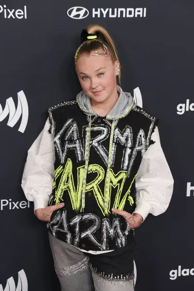 Beverly Hills, CA USA - 14 Mart 2024: JoJo Siwa 35. Yıllık GLAAD Ödüllerine katıldı.