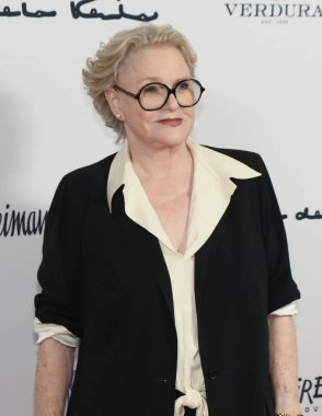 Beverly Hills, CA USA - 25 Nisan 2024: Sharon Gless 35. Yıllık Meslektaşlar Öğle Yemeği ve Oscar de la Renta Moda Gösterisine katıldı.