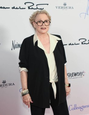 Beverly Hills, CA USA - 25 Nisan 2024: Sharon Gless 35. Yıllık Meslektaşlar Öğle Yemeği ve Oscar de la Renta Moda Gösterisine katıldı.
