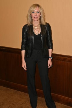 Glendale CA USA - 4 Mayıs 2024: Maura West ALS One için Gündüz Vakfı Birleştirme Gecesine katıldı.