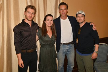 Glendale CA USA - 4 Mayıs 2024: Evan Hofer, Melissa Claire Egan, Jason Thompson, Dominic Zamprogna ALS One için bağış toplama etkinliğine katıldı.