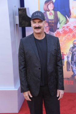 Hollywood, CA USA - 30 Nisan 2024: Patrick Warburton Netflix 'in Dondurulmamış.