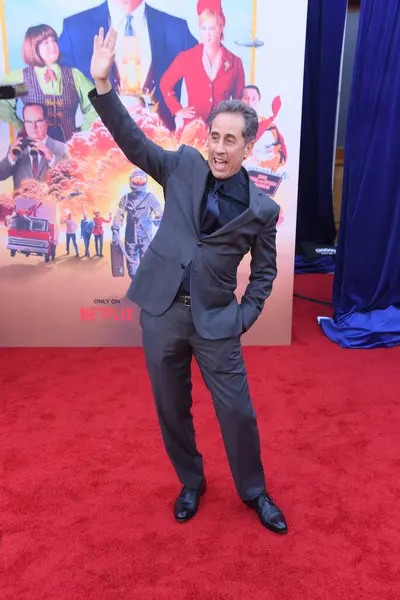 Hollywood, CA USA - 30 Nisan 2024: Jerry Seinfeld Netflix 'in Dondurulmamış.