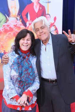 Hollywood, CA USA - 30 Nisan 2024: Mavis Leno, Jay Leno Netflix 'in Buzsuz filminin galasına katıldı.