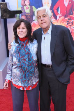 Hollywood, CA USA - 30 Nisan 2024: Mavis Leno, Jay Leno Netflix 'in Buzsuz filminin galasına katıldı.