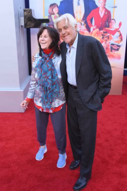 Hollywood, CA USA - 30 Nisan 2024: Mavis Leno, Jay Leno Netflix 'in Buzsuz filminin galasına katıldı.