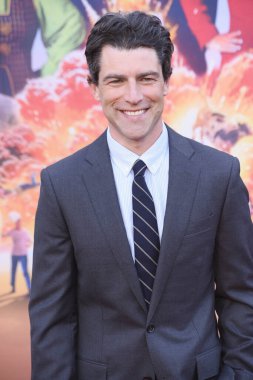 Hollywood, CA USA - 30 Nisan 2024: Max Greenfield Netflix 'in Dondurulmamış.