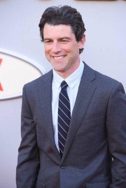 Hollywood, CA USA - 30 Nisan 2024: Max Greenfield Netflix 'in Dondurulmamış.