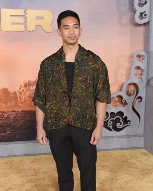 Hollywood, CA USA - 15 Şubat 2024: Calvin Carbonell Netflix 'in Avatar Son Hava Bükücü filminin galasına katıldı.