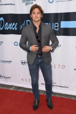 Beverly Hills, CA USA - 17 Mayıs 2023: Carson Boatman Dans ve Diyaloglar 10. Yıldönümü partisine katıldı