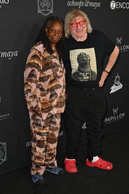 Venice, CA USA - 20 Temmuz 2024: Whoopi Goldberg, Bruce Vilanch Whoopi ile Akşam Yemeğine Katılıyor