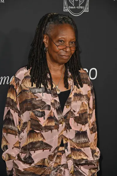 Venice, CA USA - 20 Temmuz 2024 Whoopi Goldberg Whoopi ile Bir Akşam Katıldı