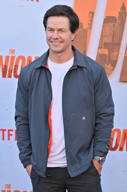 Hollywood, CA USA - 12 Ağustos 2024: Mark Wahlberg Netflix 'in The Union galasına katıldı.
