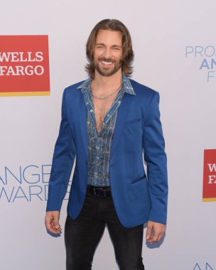 Los Angeles, CA USA - 23 Eylül 2023 Derek Yates, Angel Food 's Angel Ödülleri' ne katıldı..