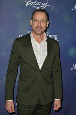 Burbank, CA USA - 7 Eylül 2024: Josh Adamson, The Civility of Albert Kasiyer 'in Koloni Tiyatrosu' ndaki açılış gecesine katıldı.