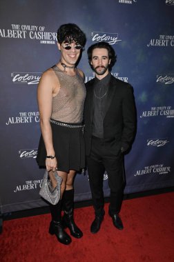 Burbank, CA USA - 7 Eylül 2024: Evan Borboa, Jonah Robinson, Albert Kasiyerinin Koloni Tiyatrosu 'ndaki açılış gecesine katıldı..