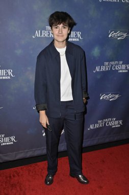 Burbank, CA USA - 7 Eylül 2024 Gabby Dahlen, Albert Kasiyerinin Koloni Tiyatrosu 'ndaki açılış gecesine katıldı..