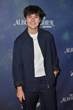 Burbank, CA USA - 7 Eylül 2024 Gabby Dahlen, Albert Kasiyerinin Koloni Tiyatrosu 'ndaki açılış gecesine katıldı..